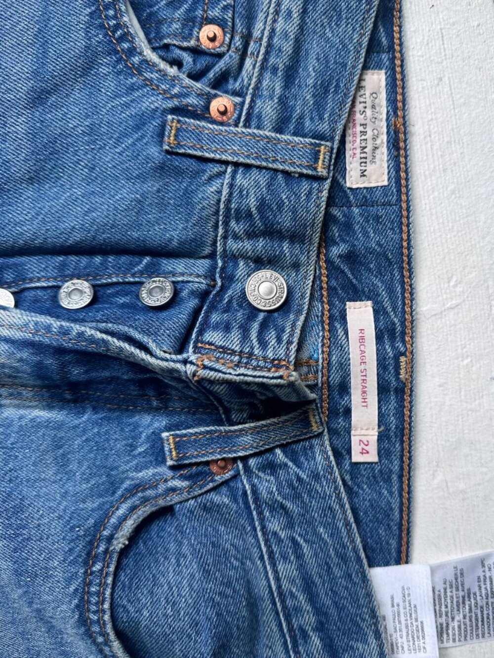 Levi's Ribcage Jeans - Picture 4 of 4